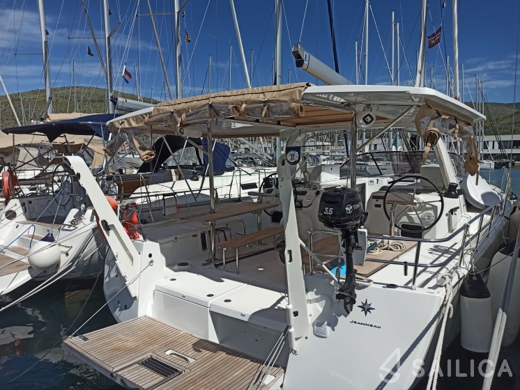 Sun Loft 47 - Yacht Charter Sailica