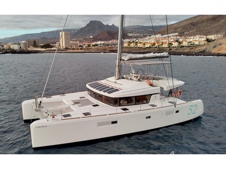 Lagoon 52F - Yacht Charter Sailica