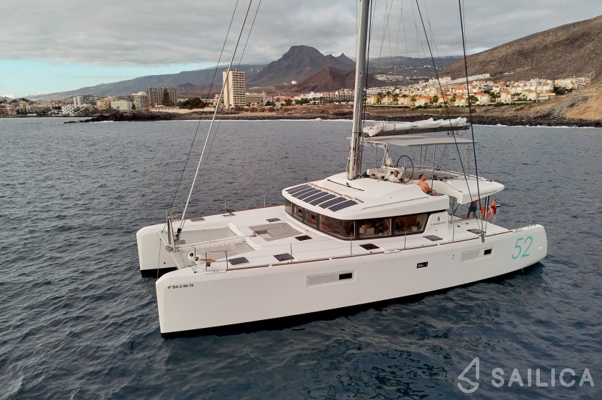 Lagoon 52F - Yacht Charter Sailica