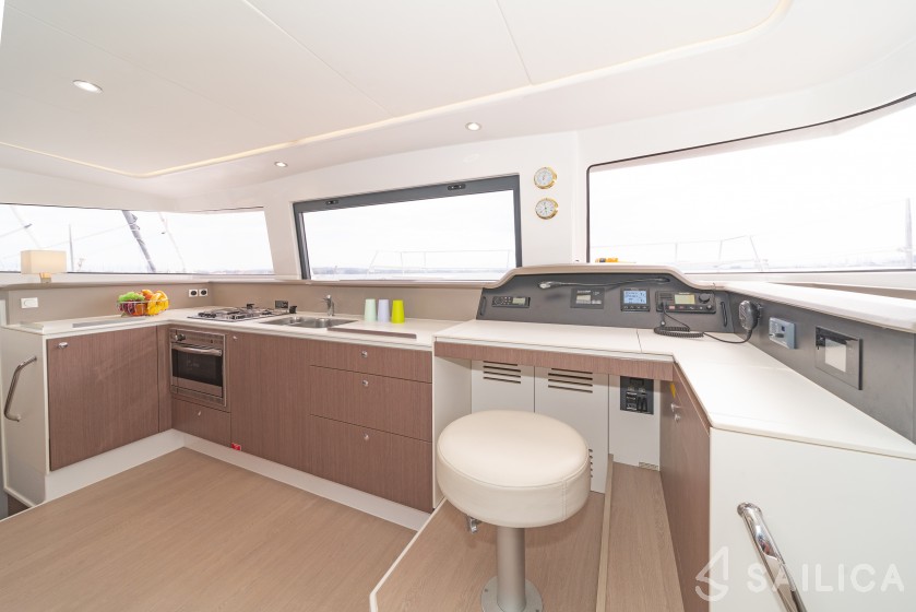 Bali 4.3 - Yacht Charter Sailica