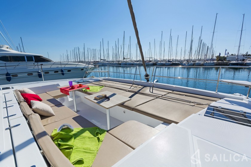 Bali 4.3 - Yacht Charter Sailica