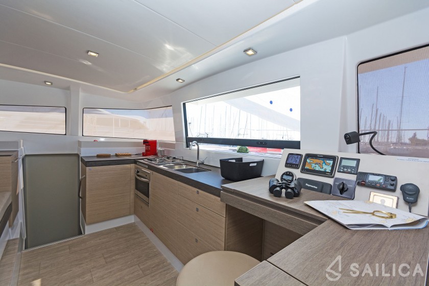 Bali 4.3 - Yacht Charter Sailica