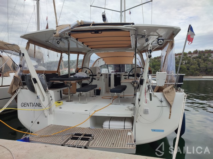 Sun Loft 47 - Yacht Charter Sailica
