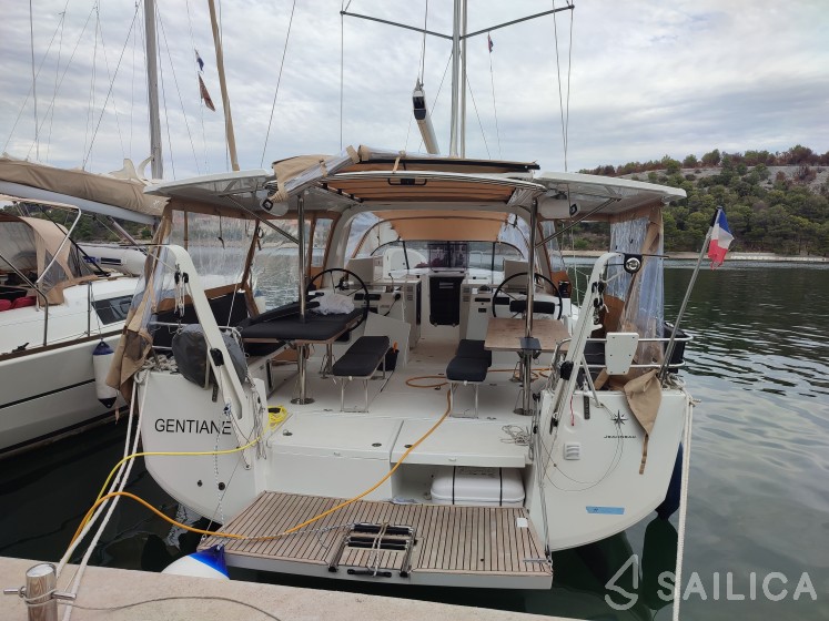 Sun Loft 47 - Yacht Charter Sailica