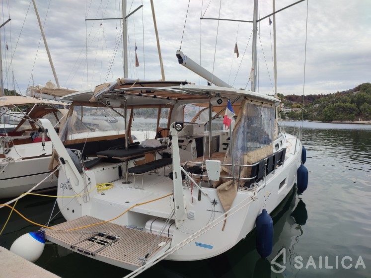 Sun Loft 47 - Yacht Charter Sailica