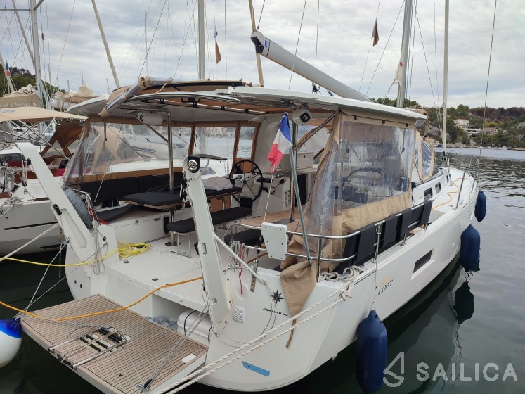 Sun Loft 47 - Yacht Charter Sailica