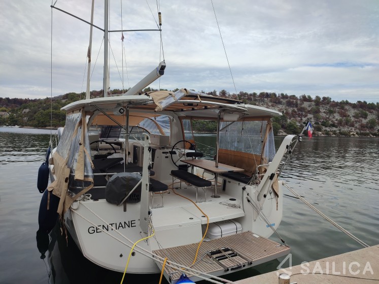 Sun Loft 47 - Yacht Charter Sailica