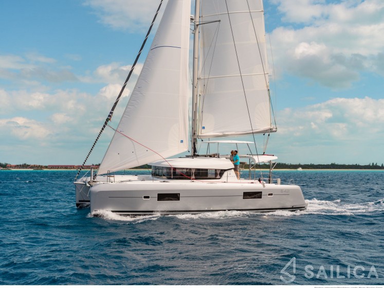 Lagoon 42 - Yacht Charter Sailica