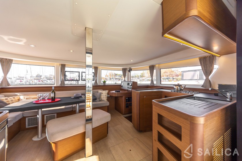 Lagoon 42 - Yacht Charter Sailica