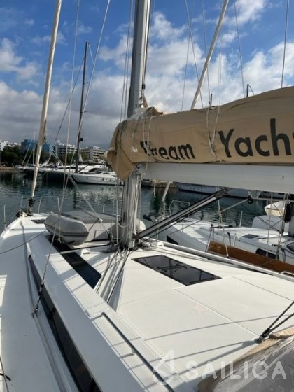 Oceanis 51.1 - Yacht Charter Sailica