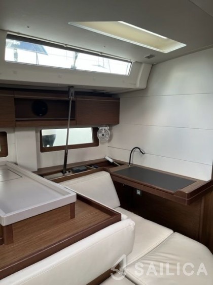 Oceanis 51.1 - Yacht Charter Sailica