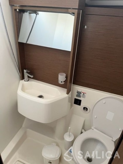 Oceanis 51.1 - Yacht Charter Sailica