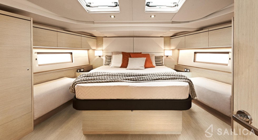 Oceanis 51.1 - Yacht Charter Sailica