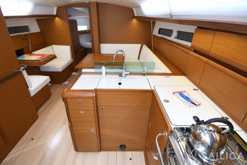 Sun Odyssey 419 - Yacht Charter Sailica