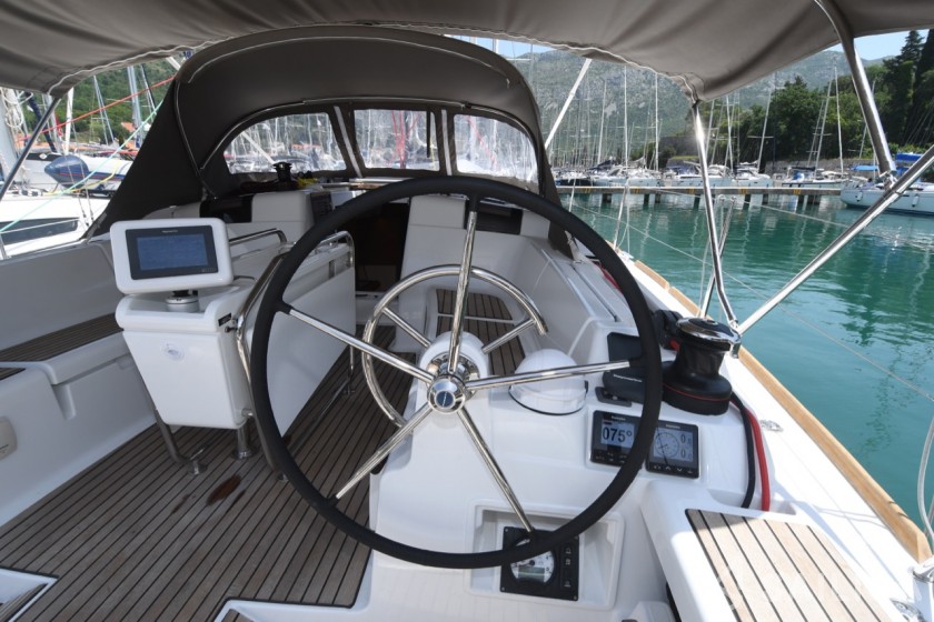 Sun Odyssey 419 - Yacht Charter Sailica