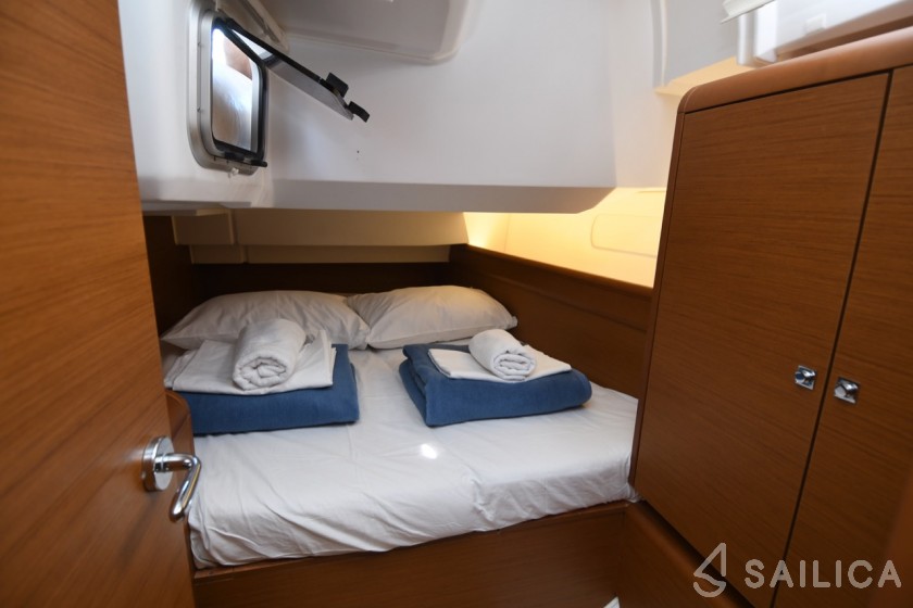 Sun Odyssey 419 - Yacht Charter Sailica
