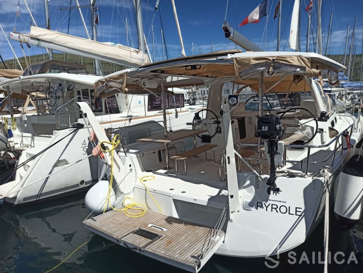 Sun Loft 47 - Yacht Charter Sailica