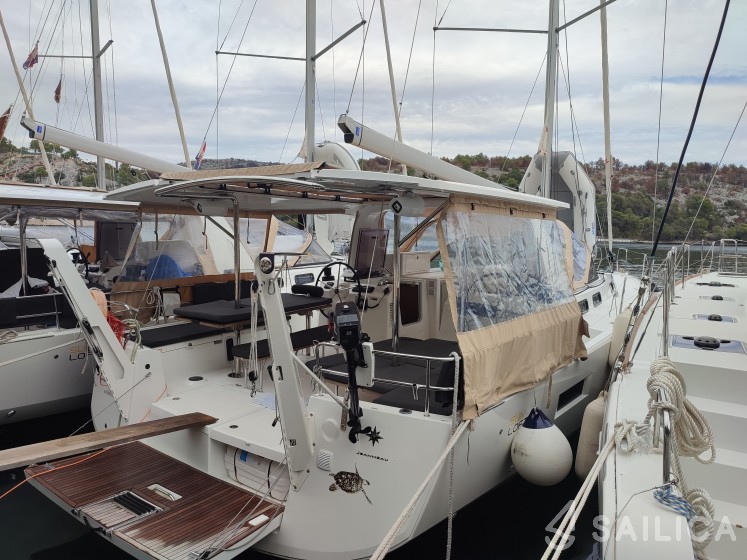 Sun Loft 47 - Yacht Charter Sailica