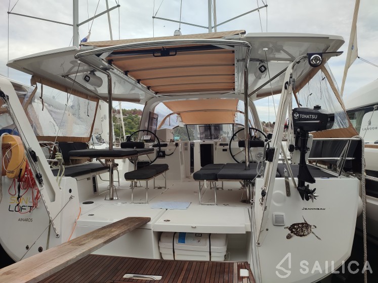 Sun Loft 47 - Yacht Charter Sailica