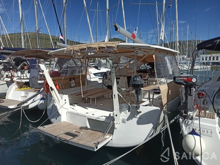 Sun Loft 47 - Yacht Charter Sailica