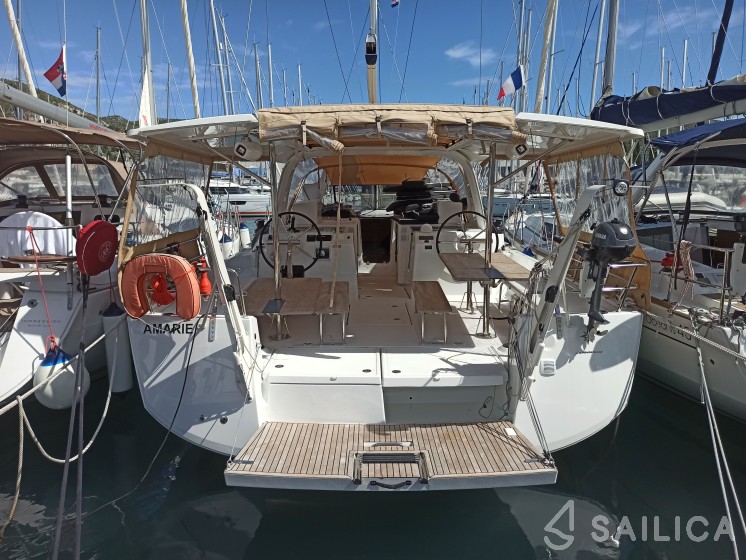 Sun Loft 47 - Yacht Charter Sailica