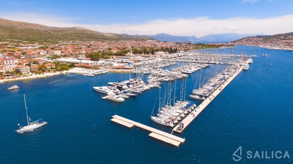 Sun Loft 47 - Yacht Charter Sailica
