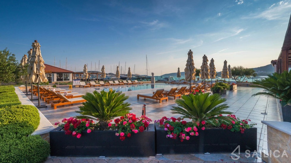Sun Loft 47 - Yacht Charter Sailica