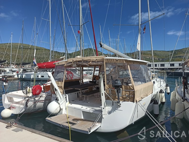 Sun Loft 47 - Yacht Charter Sailica