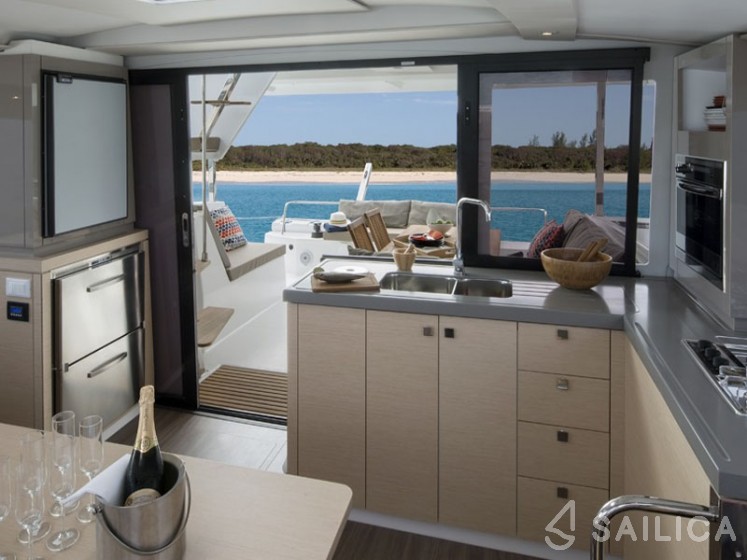 Lucia 40 - Yacht Charter Sailica