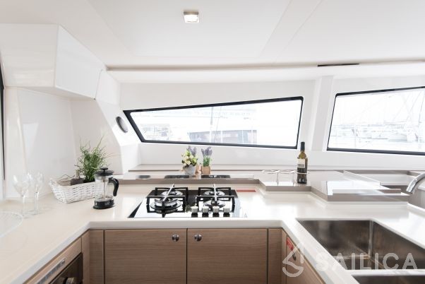 Bali 5.4. - Yacht Charter Sailica