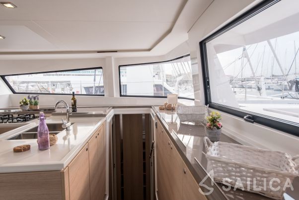 Bali 5.4. - Yacht Charter Sailica