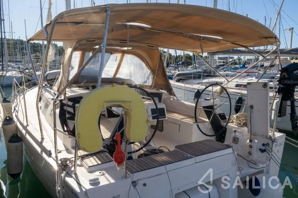 Dufour 360 GL - Yacht Charter Sailica