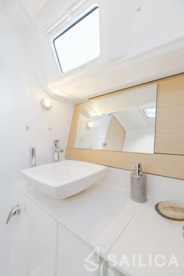 Dufour 360 GL - Yacht Charter Sailica