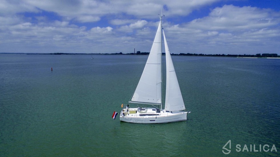 Dufour 360 GL - Yacht Charter Sailica