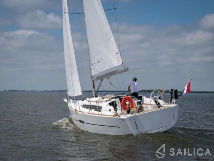 Dufour 360 GL - Yacht Charter Sailica