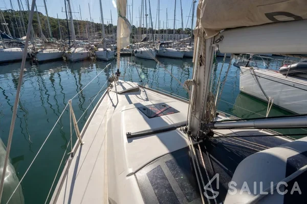 Dufour 360 GL - Yacht Charter Sailica