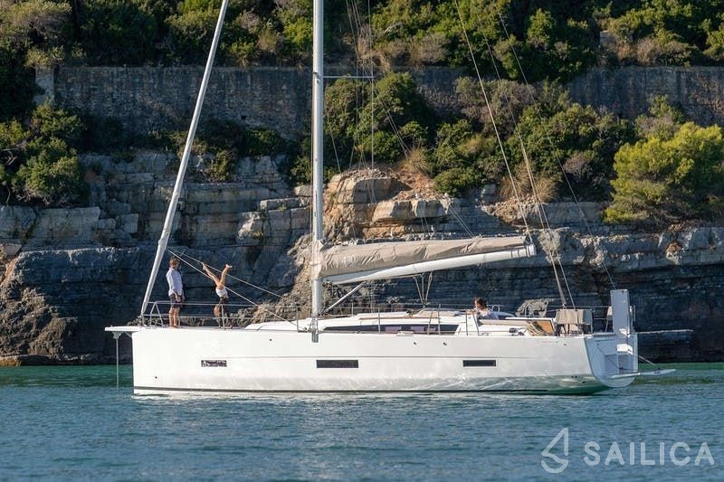 Dufour 430 Grand Large - Yacht Charter Sailica