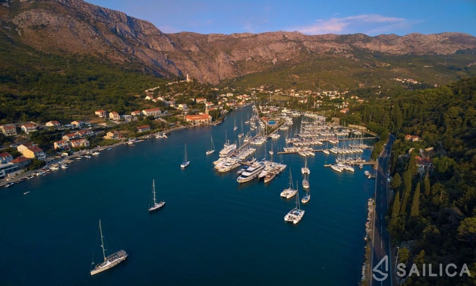 Nautitech 47 Power - Yacht Charter Sailica
