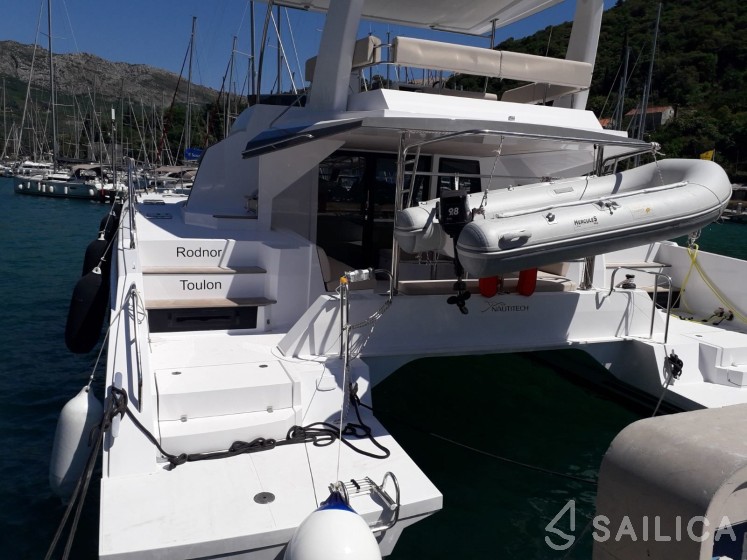Nautitech 47 Power - Yacht Charter Sailica