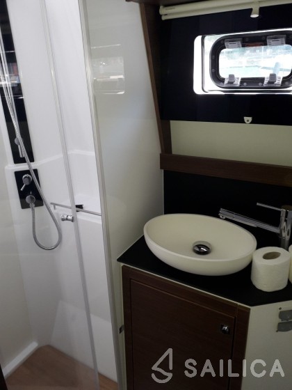 Nautitech 47 Power - Yacht Charter Sailica