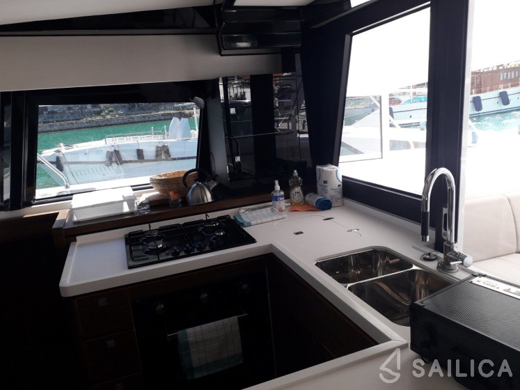Nautitech 47 Power - Yacht Charter Sailica