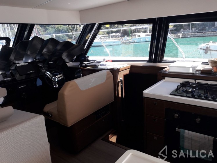 Nautitech 47 Power - Yacht Charter Sailica