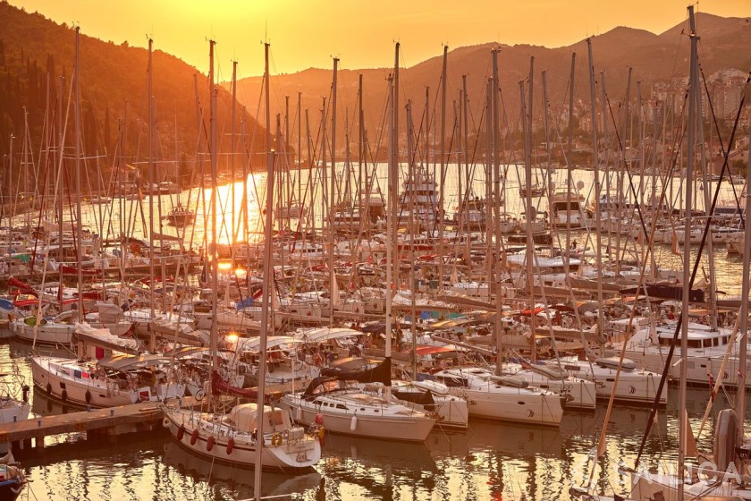 Nautitech 47 Power - Yacht Charter Sailica