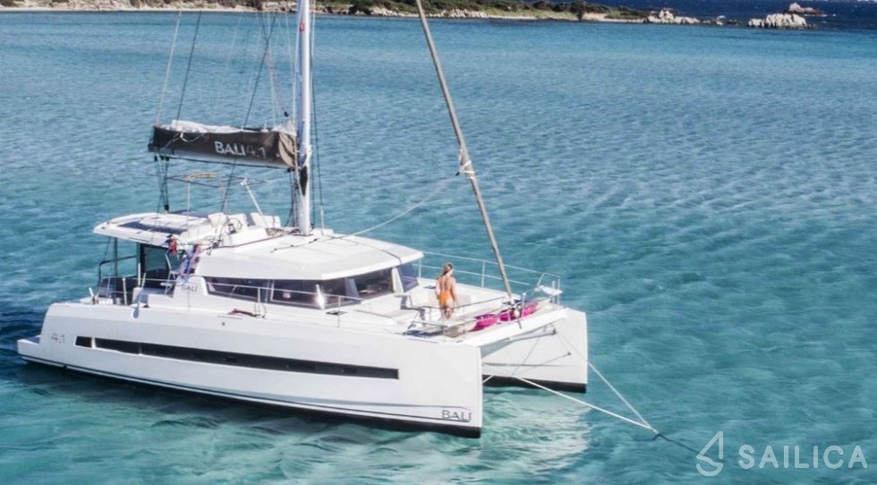 Bali 4.1 - Yacht Charter Sailica