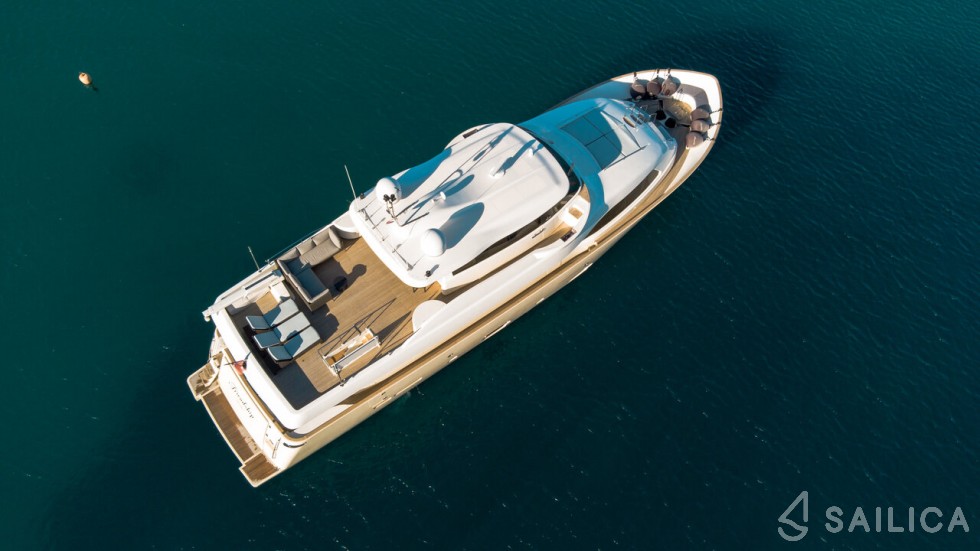 Ferretti 26 M Navetta - Yacht Charter Sailica