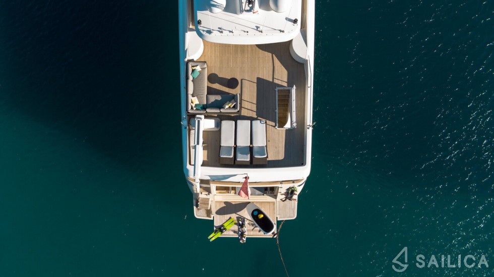 Ferretti 26 M Navetta - Yacht Charter Sailica