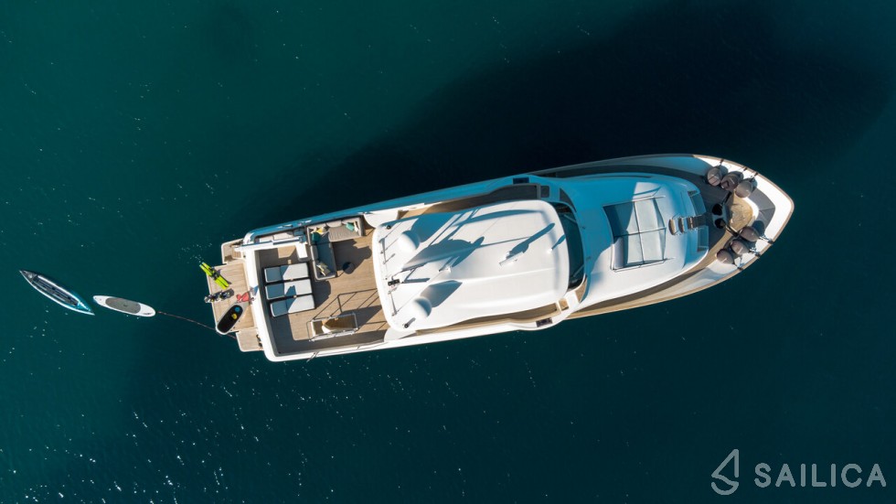 Ferretti 26 M Navetta - Yacht Charter Sailica