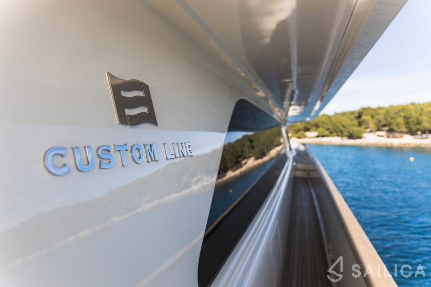 Ferretti 26 M Navetta - Yacht Charter Sailica