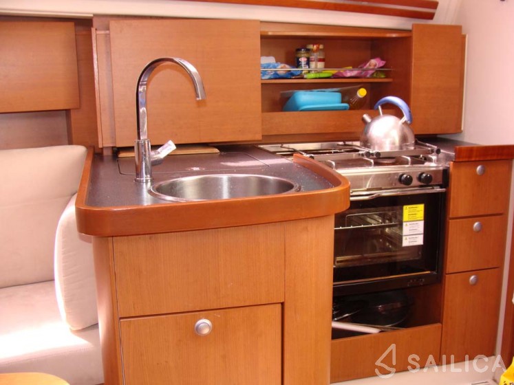 Hanse 325 - Yacht Charter Sailica