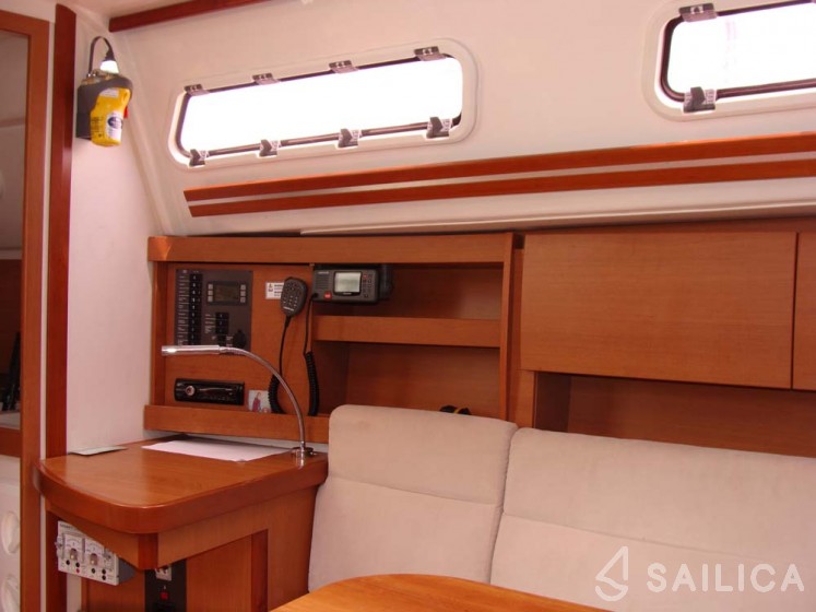 Hanse 325 - Yacht Charter Sailica